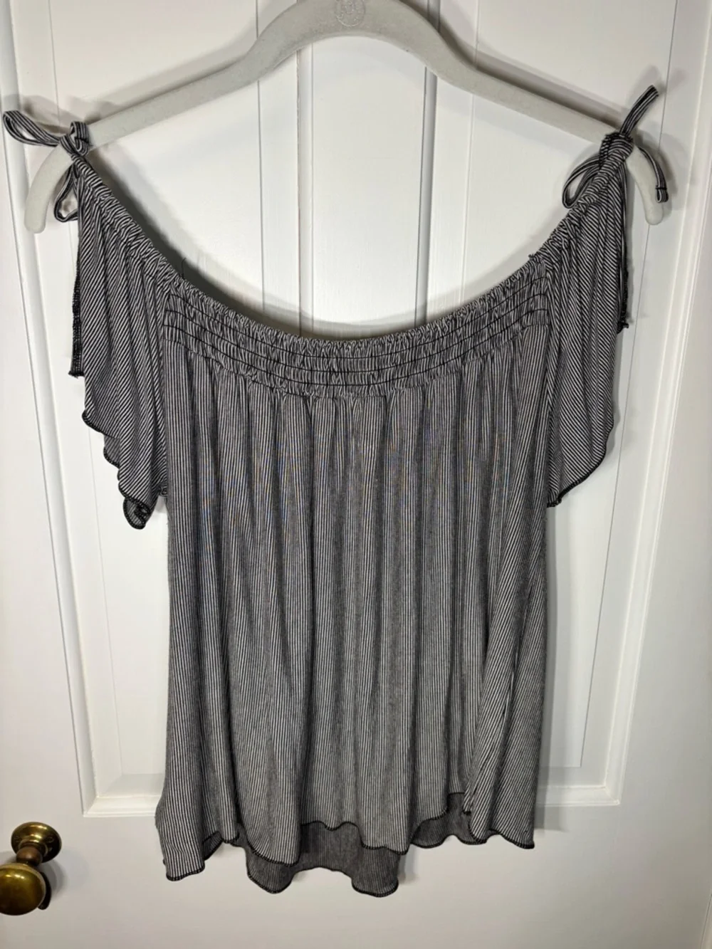 American Eagle Off-Shoulder Flutter Sleeve Women’s XL Black White Stripe Top - Picture 2 of 9